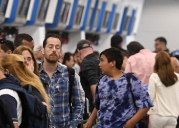 Paro de controladores aéreos: demoras y cancelaciones de vuelos en todo el país