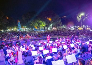 Más de 45 mil personas celebraron «Ciudad Navideña» durante dos noches en la Plaza Independencia