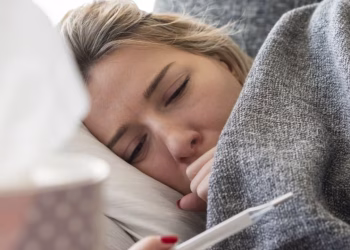 Alerta por la gripe H3N2: cuáles son sus síntomas, qué personas están en riesgo y por qué tomaron medidas de cuarentena en el Reino Unido