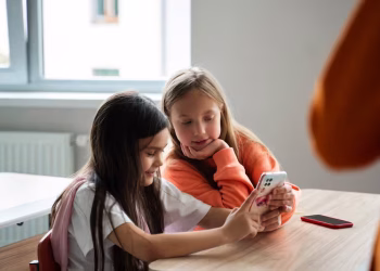 Trámites de ANSES: cuál es la fecha límite para pedir la Ayuda Escolar Anual en diciembre 2025