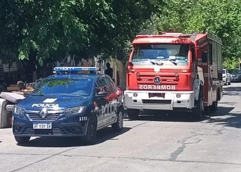 Desalojo dramático en el centro: dos mujeres amenazaron con quitarse la vida