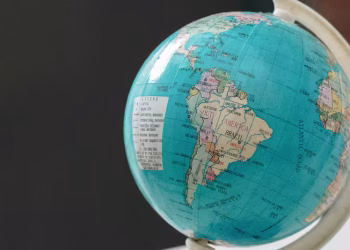 Brasil desafía al Reino Unido y difunde un mapa mundial en el que señala a las Islas Malvinas como parte del territorio argentino