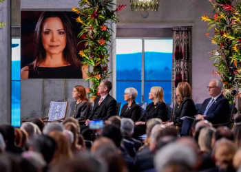 Ante la ausencia de María Corina Machado, su hija recibió el Premio Nobel de la Paz en Oslo