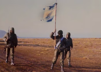 El primer hombre en izar la bandera argentina en Malvinas no era argentino y pudo cambiarlo todo
