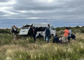 Un contingente religioso de 14 personas volcó en San Carlos