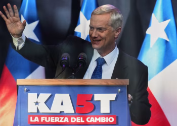 José Antonio Kast es el nuevo presidente electo de Chile tras una aplastante victoria sobre Jeannette Jara en el balotaje