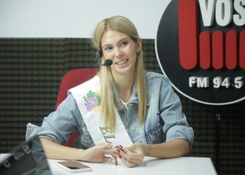 Valentina Herrero, la representante vendimial de El Sosneado, visitó los estudios de FM Vos