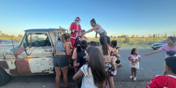 Espíritu navideño municipal: Papá Noel recorre los distritos de San Rafael
