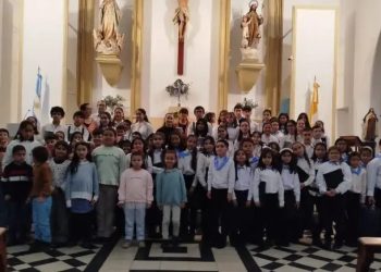 Un centenar de chicos sanrafaelinos cantaron villancicos navideños