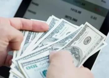 Le transfirieron más de US$3 millones por error y llamó al banco para devolverlos: “Sabía que no era mío”