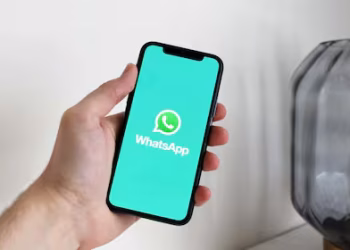 Cómo activar el “modo árbol de Navidad” en WhatsApp: guía paso a paso para personalizar la app