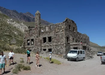 La Ruta 220 al hotel abandonado de El Sosneado ya está habilitada para todo tipo de vehículos