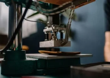 El uso de la capacidad instalada de la industria cayó al 61% en octubre: en el sector textil ya está debajo del 35%
