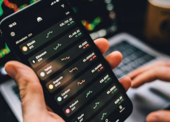 Más de la mitad de los argentinos quieren que los bancos permitan invertir en criptomonedas