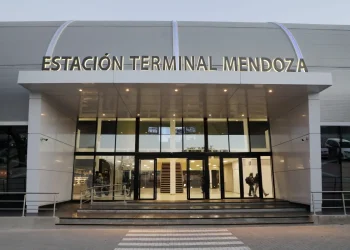 Actualizaron las tasas que pagarán los colectivos por el uso de la Terminal de Mendoza