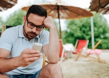 Vacaciones en la era del cansancio: por qué no descansamos aunque paremos