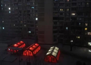 Ataques con drones dejan sin electricidad a más de 200.000 hogares en el sur de Ucrania