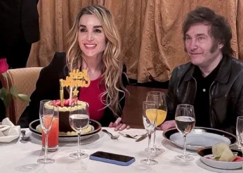 Milei asistirá a un show de Fátima Florez y podría cantar ante el público