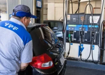 El gobierno vuelve a postergar parte del aumento de impuestos a los combustibles