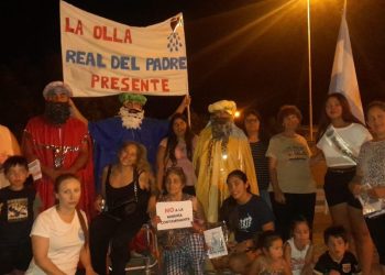 Los Reyes Magos se sumaron al corte “en defensa del agua” en Real del Padre