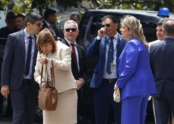 Furioso porque lo dejó expuesto, Milei le negó un helicóptero a Villarruel para sobrevolar la zona de incendios