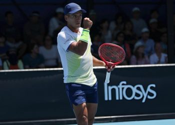 Sebastián Báez superó a Mpetshi Perricard y avanzó a Segunda Ronda