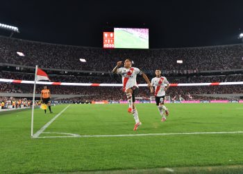 Con un doblete de Juanfer Quintero, River venció Gimnasia