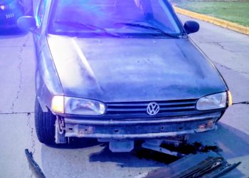 Completamente borracho, impactó contra la rotonda de la bandera: fue detenido