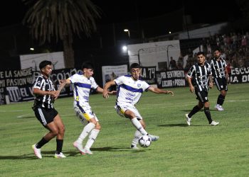 Huracán jugó mal y perdió 2-0 ante Pacífico en el encuentro de ida