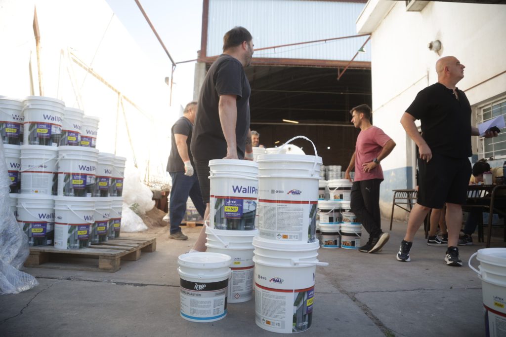 Avanza el Operativo Pintura 2026 con la entrega de insumos a 299 escuelas del Sur provincial