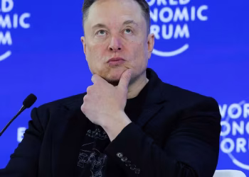 La advertencia de Elon Musk en el Foro de Davos: “La IA podría superar a la humanidad en cinco años”