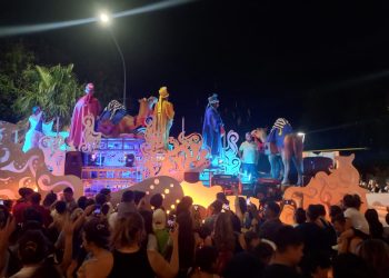 Los Reyes Magos recorrieron una vez más el centro sanrafaelino en una noche mágica y llena de alegría de los pequeños