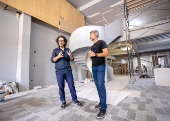 Ulpiano Suarez recorrió la obra de un nuevo local gastronómico y cultural en Ciudad de Mendoza que potenciará avenida Sarmiento