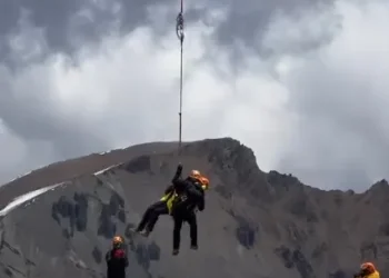Rescataron a un turista brasileño con mal agudo de montaña a 6.000 metros en el Aconcagua
