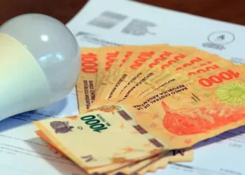 Cambiaron los subsidios de luz y gas: estas personas deben reinscribirse en 2026 para no perderlo