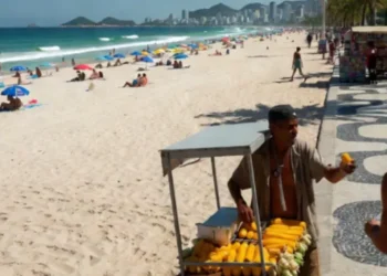 Una argentina compró un choclo en una playa de Brasil y terminó pagando más de $5 millones