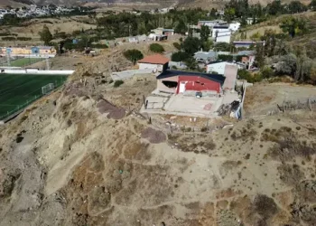 Comodoro Rivadavia: recomiendan la evacuación preventiva de otro barrio por riesgo en el cerro Hermitte