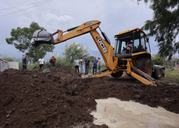 El intendente Omar Félix supervisó los trabajos de asistencia y apoyo a las zonas afectadas por la histórica crecida del río Diamante