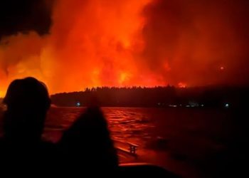 Incendio forestal en Chubut: decenas de casas destruidas y más de 700 evacuados