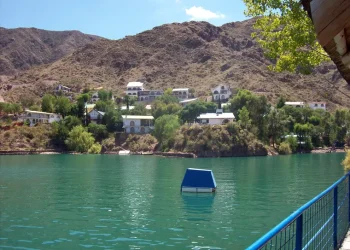 La Inteligencia Artificial reveló que Los Reyunos es el «caribe» mendocino, un paraíso oculto de aguas turquesas