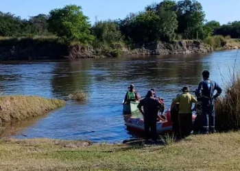 Otra tragedia en el país: cayó al río Gualeguay con un bebé y murió junto a quien intentó rescatarlo