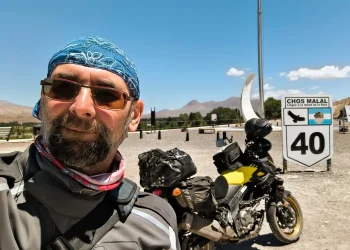 Austríaco recorre Sudamérica en moto y se rindió ante el Paso Pehuenche y la Ruta 40: “Un pequeño hito para mí”