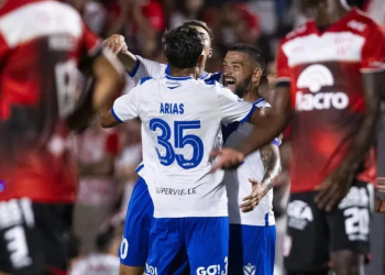 Vélez debutó con un triunfo ajustado ante Instituto