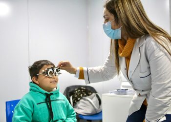 Un operativo oftalmológico permitió que cientos de estudiantes del sur mendocino accedan a anteojos gratuitos antes del inicio de clases