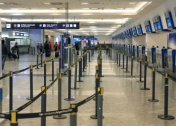 Postergan el paro aeroportuario