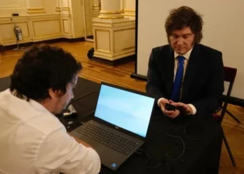 Milei encabezó la presentación del nuevo DNI electrónico y la actualización del pasaporte