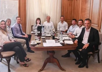 El gobierno convocó a la mesa política y reunirá al Gabinete en la semana final de extraordinarias