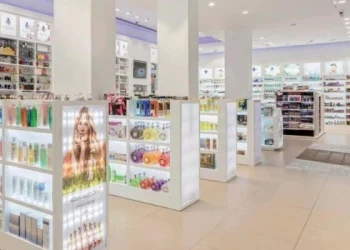 Perfumerías en crisis: cierra un local por mes y crece la venta de cosméticos sin control