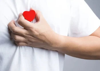 Ingerir gaseosas y snacks podría ser tan riesgoso como fumar