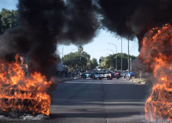Hay acuerdo entre la Policía de Santa Fe y el gobierno provincial: se levanta la protesta